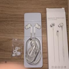 有線イヤホン ホワイトのサムネイル