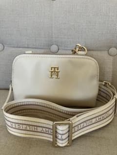 Tommy Hilfiger モノグラムショルダーバッグ 【オンライン限定品】のサムネイル