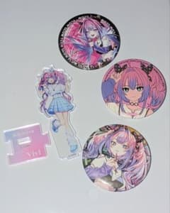 ホロライブ 綺々羅々ヴィヴィ メニコン アクリルスタンド 缶バッジ 3個セットのサムネイル