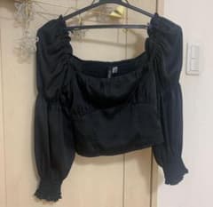 【H＆M】ブラックトップスのサムネイル