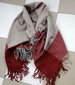 大判ストール　ベージュ×レッド系　ペイズリー調柄　トラッド