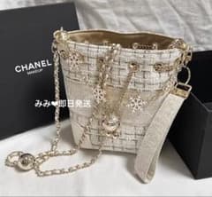 非売品 CHANEL ノベルティ 白 ツイード バケットバッグ　値下げ　箱付き レア CHANEL ノベルティ ツイード バケットバッグ VIP顧客限定非売品