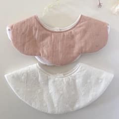 360度もくもくハンドメイドスタイ　刺繍　ホワイト　くすみピンクのサムネイル