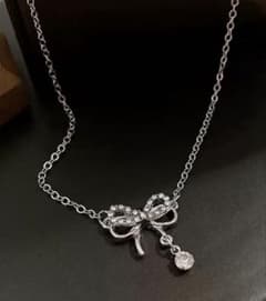 リボンモチーフ ネックレス シルバーカラー ストーンのサムネイル