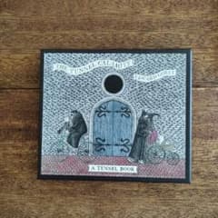 A TUNNEL BOOK EDWARD GOREYのサムネイル