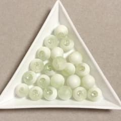 《お裾分け》すりガラスビーズ グリーン 8㍉玉22粒【2点目以降150円】