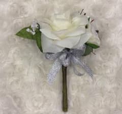 美品 ホワイト ブートニア　結婚式　前撮りのサムネイル