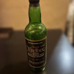 アードベックシングルモルト30年の空瓶です。 Ardbeg Very Old 30 Years Oldの空瓶 - メルカリ