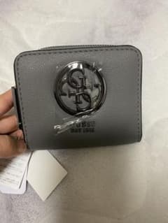 新品Guess•折り財布のサムネイル
