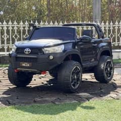 乗用玩具 電動乗用ラジコンカー TOYOTA HILUX RUGGED X - メルカリ