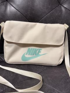 NIKE ショルダーバッグ アイボリーのサムネイル