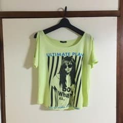 肩空きTシャツのサムネイル