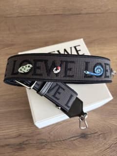 【週末限定きまぐれプライス変更】LOEWE スナフジタ 2023バックストラップ 週末限定きまぐれプライス変更】LOEWE スナフジタ 2023バック