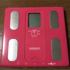 【専用 真@プロフィール必読様】ピンクOMRON 体重計（体脂肪率図れます）のサムネイル