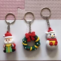 クリスマスキャラクターキーホルダー3個セット - メルカリ