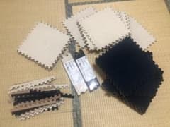送料込み！ニトリ 洗えるやわらか起毛のジョイントマット ３０ｃｍ四方ふち付きのサムネイル