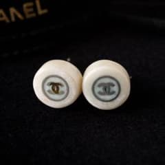 【99A刻印】CHANEL ココマーク ピアス 白×銀 ヴィンテージ 正規品のサムネイル