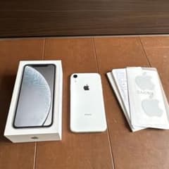 Apple iPhone XR 128GB ホワイト バッテリー100%のサムネイル