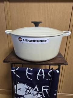 LE CREUSET 両手鍋 アイボリー - メルカリ