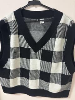 H&M ブラック ホワイト チェック柄 ニットベストのサムネイル