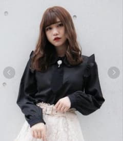 ROJITA ネクタイブローチブラウス 黒のサムネイル