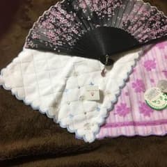 ハンドタオルと扇子のサムネイル