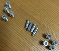 金属製スクリュー 2種類と短い軸のセット