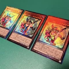 【即日発送】魔術師の弟子ブラックマジシャンガール アルティメットレア3枚セットのサムネイル
