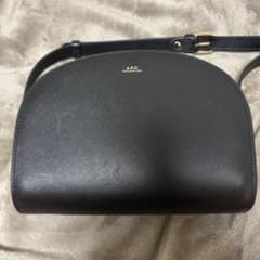 A.P.C. ハーフムーンショルダーバッグのサムネイル