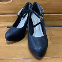 美品⭐︎ブラックパンプスのサムネイル