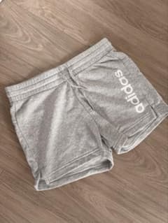 adidas ショートパンツ グレーのサムネイル