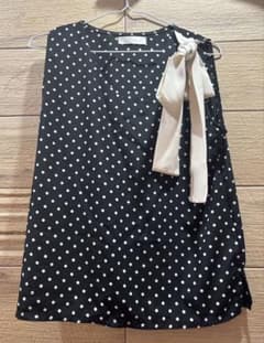 水玉ドット♪綺麗めレディース　トップスのサムネイル