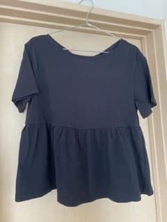H&M　ペプラムTシャツのサムネイル