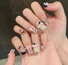 くまちゃん×ピンクと黑のトレンドネイル｜ショート16mm手作りチップネイルのサムネイル