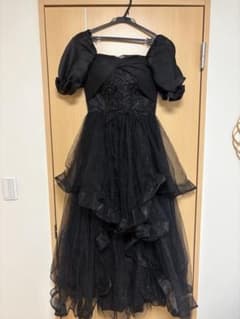 ブラックオフショルダードレスのサムネイル