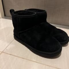 UGG ブラック ムートンブーツ ショート丈のサムネイル