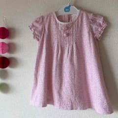 美品♡familiar小花ワンピースsize80のサムネイル