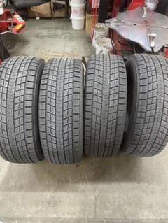 265 /65 /R17 DUNLOP スタッドレス プラド ハイラックスのサムネイル