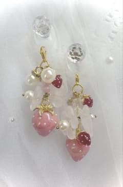 ハンドメイド ピンクいちごめじるしチャーム 2点セットアンブレラマーカーのサムネイル