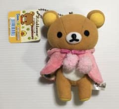 리락쿠마 매달려 리락쿠마 숲에서 여유롭게 휴식 마스코트 복고풍