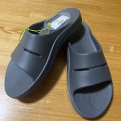 OOFOSのメンズサンダルのサムネイル