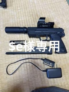 $e様専用 東京マルイ　電動ガン　H&K USPバッテリー充電器付きのサムネイル