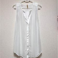 ROYALPARTYの白シャツのサムネイル