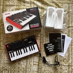AKAI MPK mini play 音源・スピーカー内蔵 MIDIキーボードのサムネイル