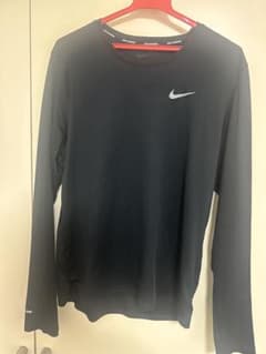 NIKEドライフィット ロンT Mサイズのサムネイル