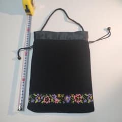 花柄刺繍 巾着ポーチ ブラックのサムネイル