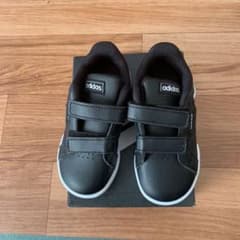 adidas アディダス スニーカーのサムネイル