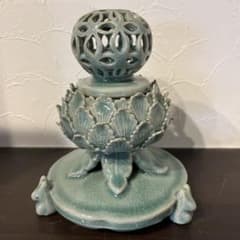 三足香炉 青磁 海剛 高麗青磁 海青 香炉 蓮華文兎三足香炉 うさぎ三つ足 - メルカリ