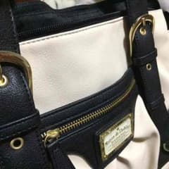 白と黒のツートンカラーのバックですのサムネイル