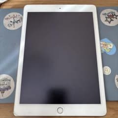 (専用)Apple iPadAir2 ゴールド 本体のサムネイル
